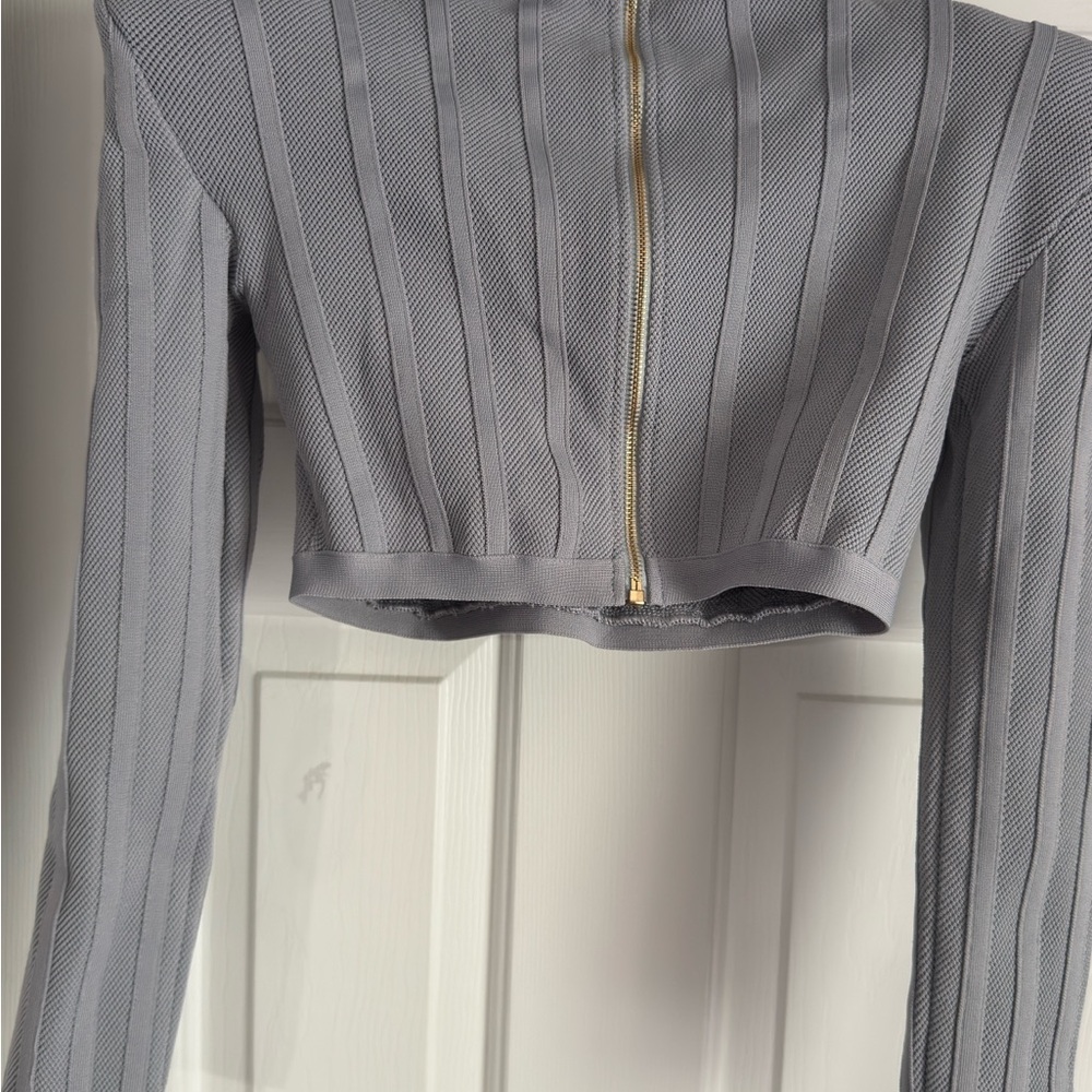 Gray Cropped Long Sleeve Top with Gold Zipper